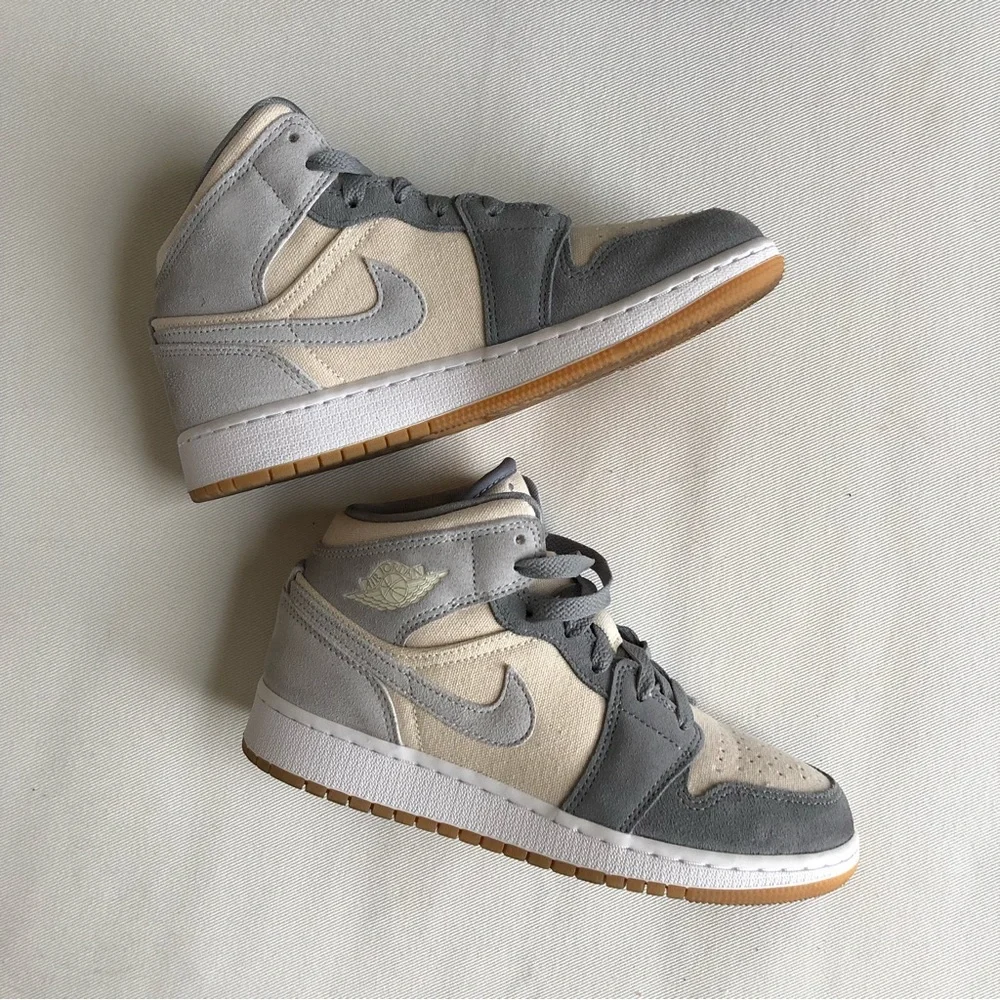 Nike Air Jordan 1 Mid Coconut Milk / Particle Grey Size 4
